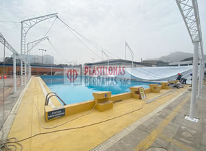 xCarpa con estructura y lona para el techo de la piscina