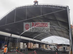 Carpa de lona y estructura para techo de patio